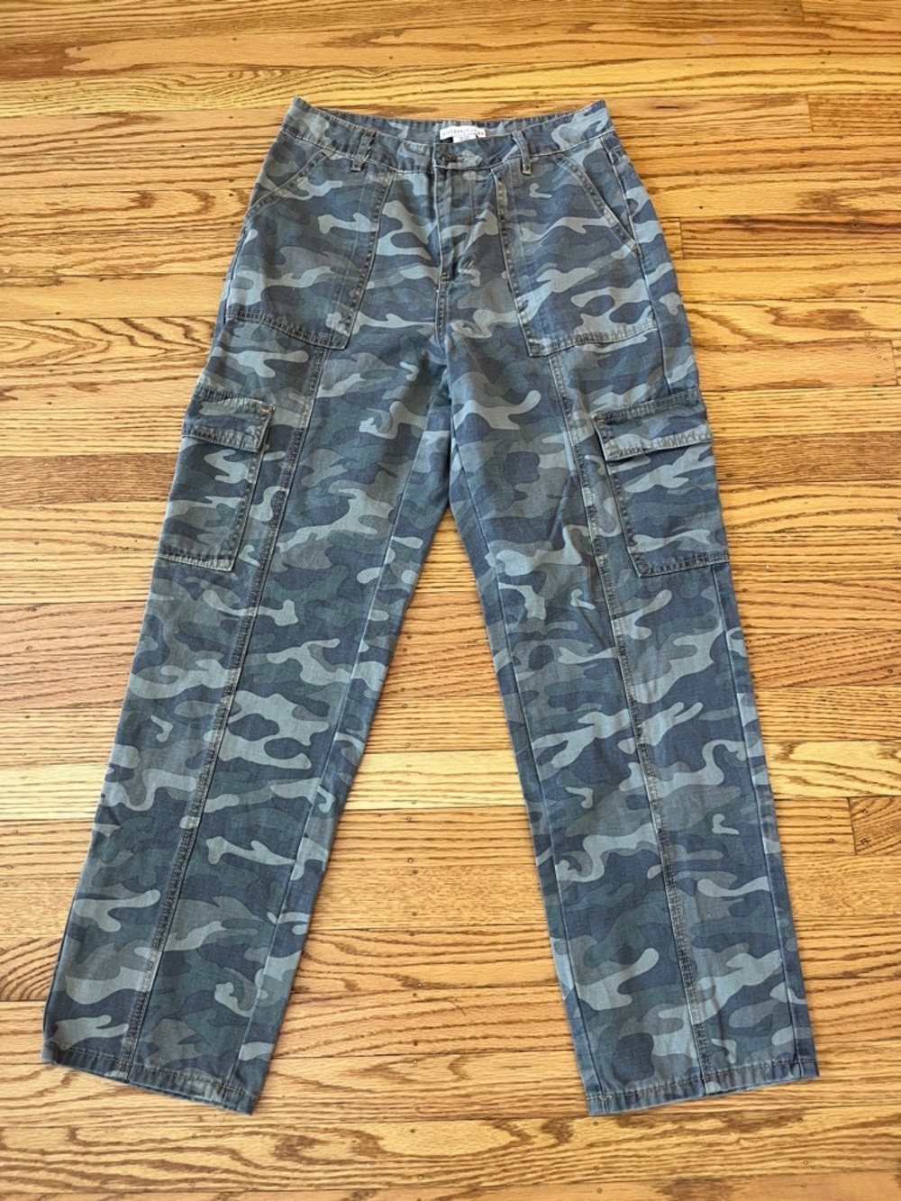 Sincerely Jules Camo Cargo Pants Size 7/27 High Rise Utility Straight Leg Army